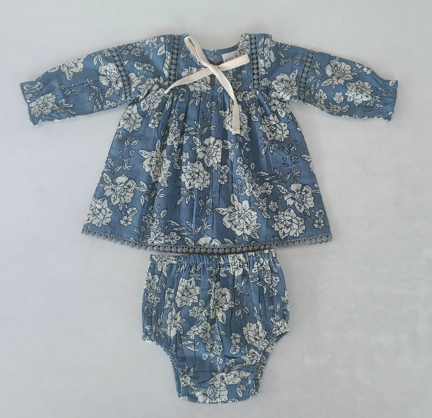 Grey Floral Printed Front & Bottom Lace Long Sleeves Gathered Dress