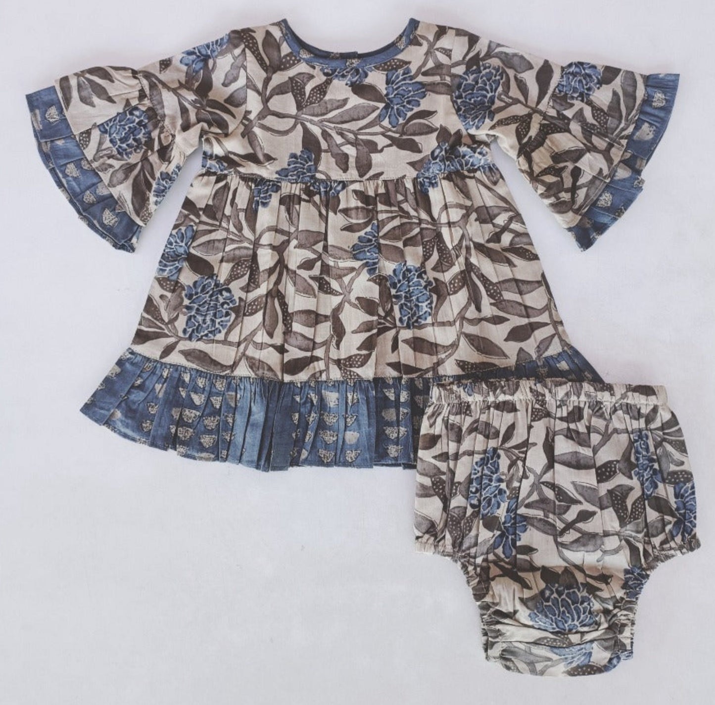 Leaf Print Bell-Sleeves Bottom Ruffle Dress & Bloomer