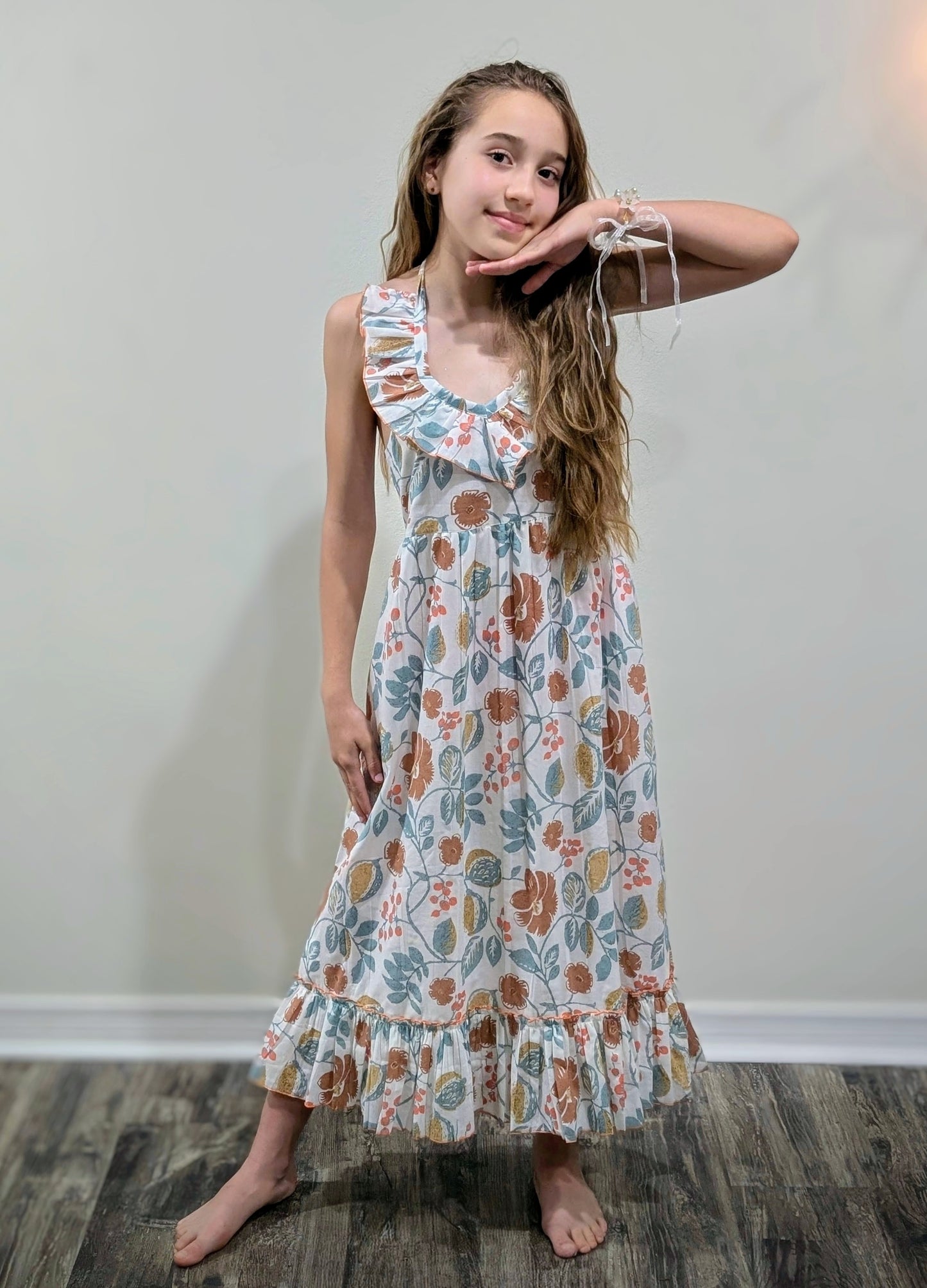 Stylish Kids' Sleeveless Dress with Frill & Ruffle Accents - White & Sage Floral Print