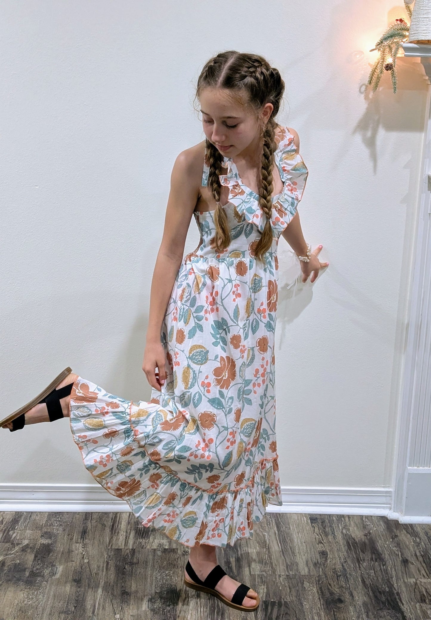 Stylish Kids' Sleeveless Dress with Frill & Ruffle Accents - White & Sage Floral Print